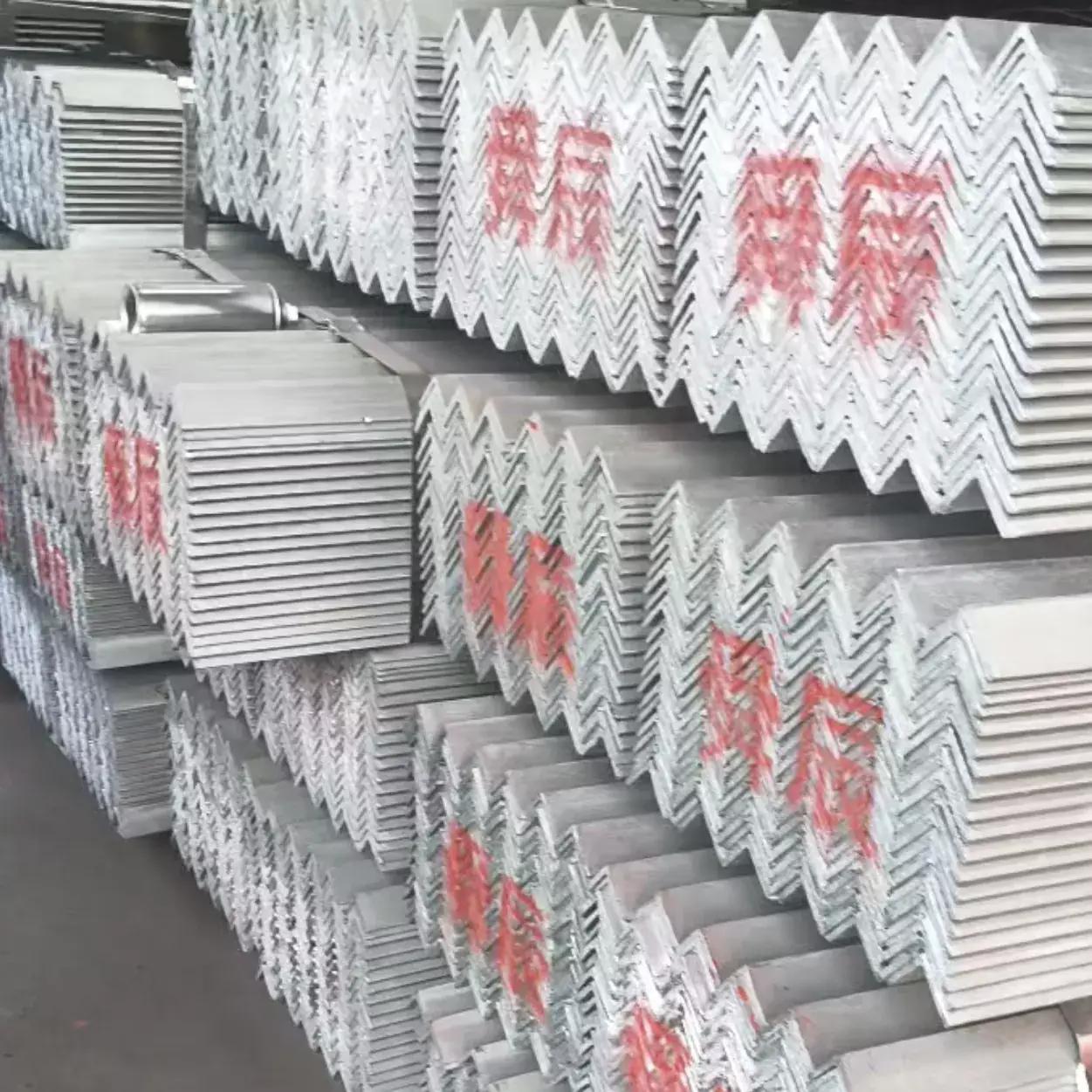 Ce face Angle Steel cea mai bună alegere pentru construcția turnurilor de transmisie?